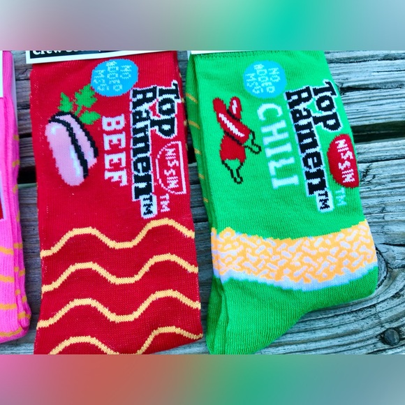 NEW 3 Mens TOP RAMEN Shrimp Beef Chili Novelty Food Snacks Soup Socks Guy Gift - Picture 3 of 5